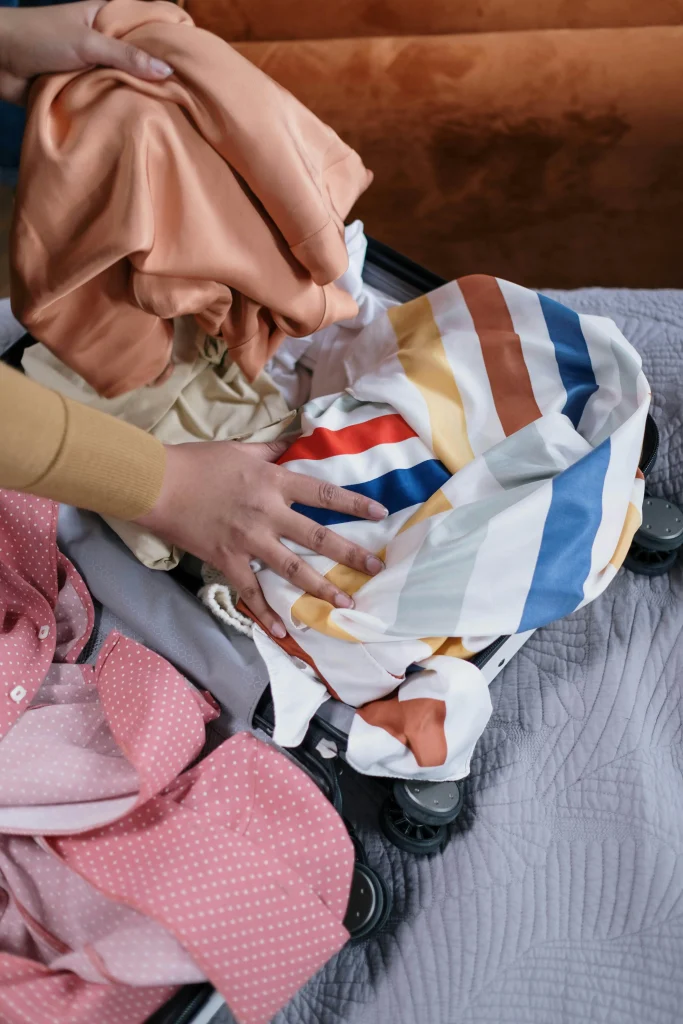 10 Money Hacks Every Mom Should Try (Even on a Tight Budget) 4 buying 2nd hand clothes