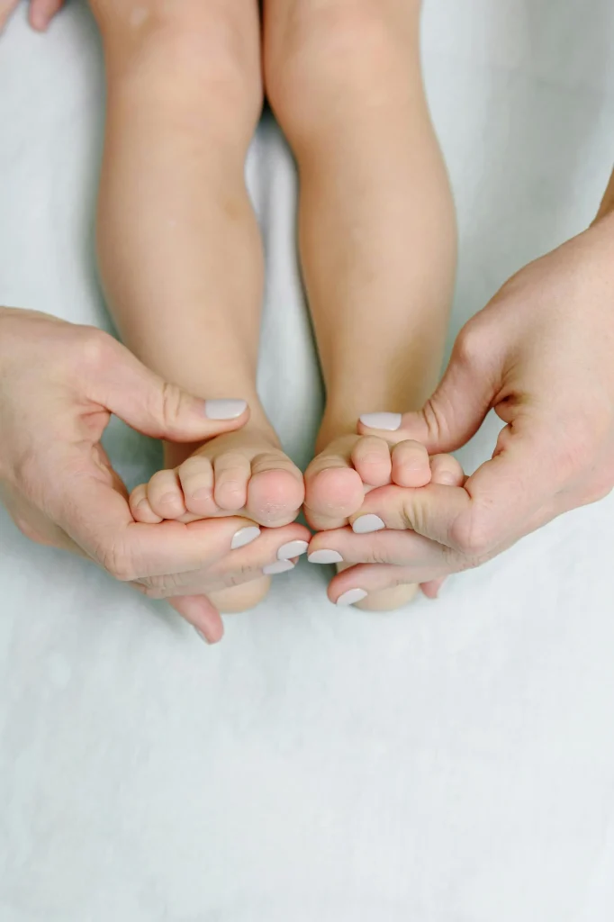 15 Things to Do with a 4-Month-Old Baby: Gentle, Brain-Boosting Activities 16 baby lotion massage