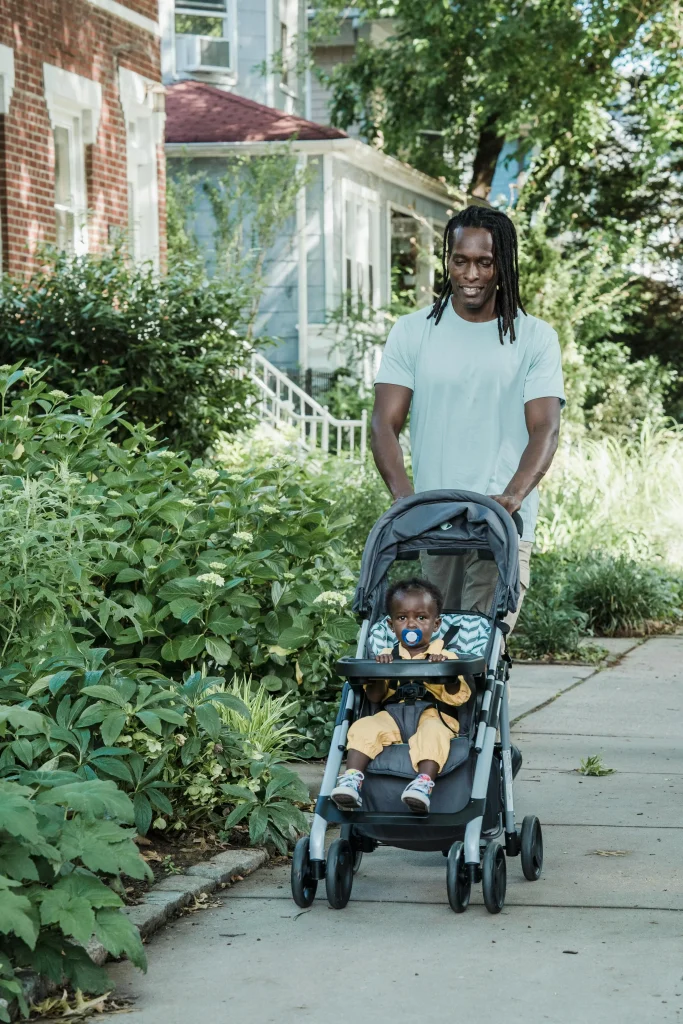 15 Things to Do with a 4-Month-Old Baby: Gentle, Brain-Boosting Activities 10 baby in a natural walk