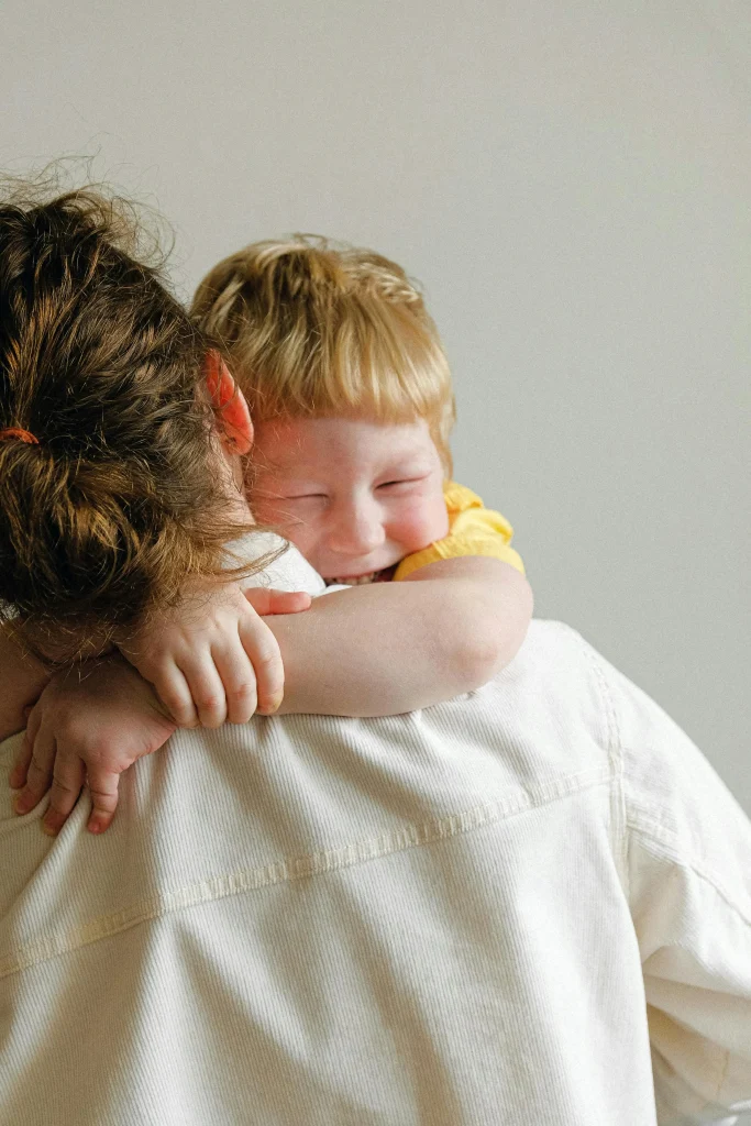 How to Handle Toddler Separation Anxiety: Gentle & Effective Tips 6 baby hugging mom