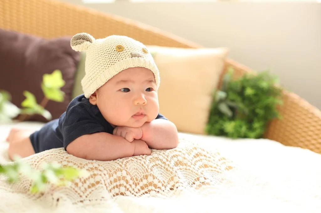 25 Engaging Tummy Time Ideas to Help Your Baby Grow Strong 21 baby pillow for tummy time