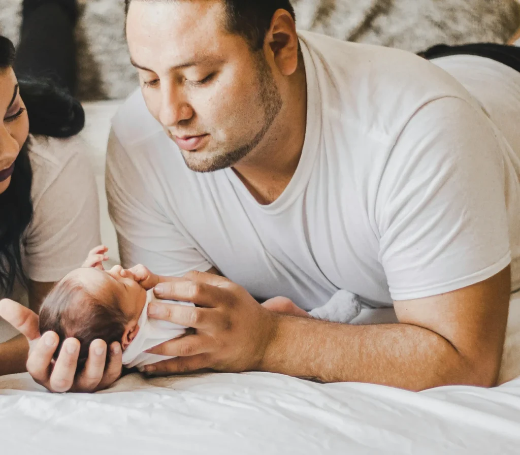 15 Things to Do with a 4-Month-Old Baby: Gentle, Brain-Boosting Activities 7 face to face baby talk