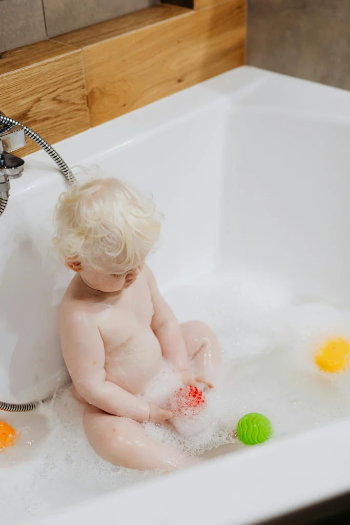 đź’¦26 Water Play Activities to Keep Kids Cool All Summer 16 bath time before sleep