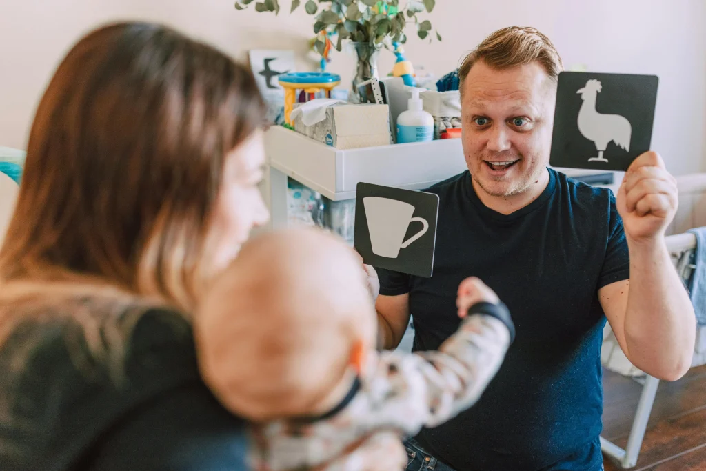 15 Things to Do with a 4-Month-Old Baby: Gentle, Brain-Boosting Activities 6 black and white flash cards for baby