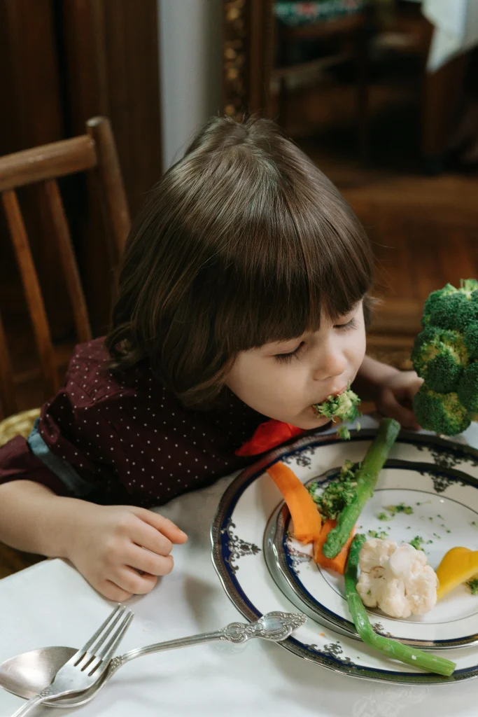 Fun Ways to Get Toddlers Eating Vegetables (Without the Mealtime Battles!) 6 toddler eating difrent vaggies