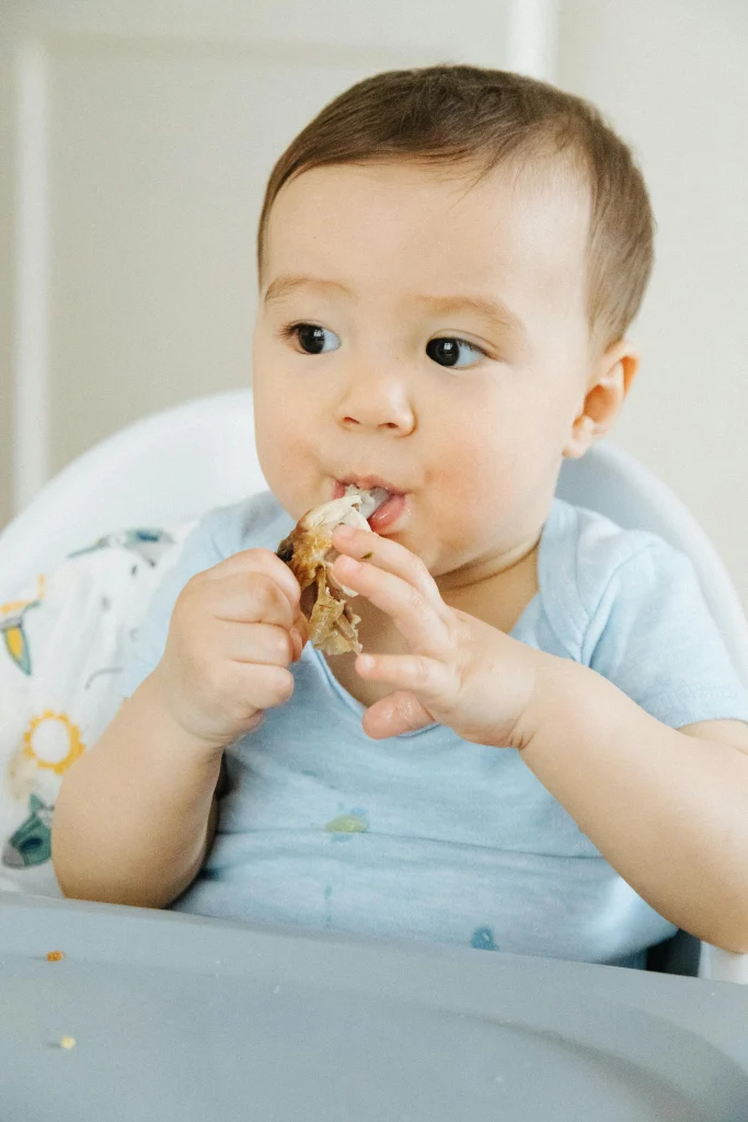 15 Things to Do with a 4-Month-Old Baby: Gentle, Brain-Boosting Activities 3 feeding time baby