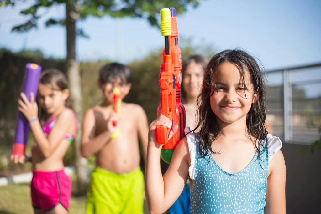 đź’¦26 Water Play Activities to Keep Kids Cool All Summer 17 water gun painting